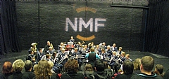 Lkken Musikkorps p scenen.....
